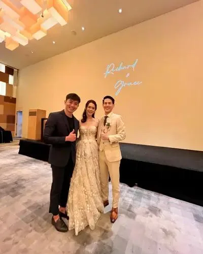 Richard & Grace with Emcee Rayson at their Grand Hyatt Singapore wedding