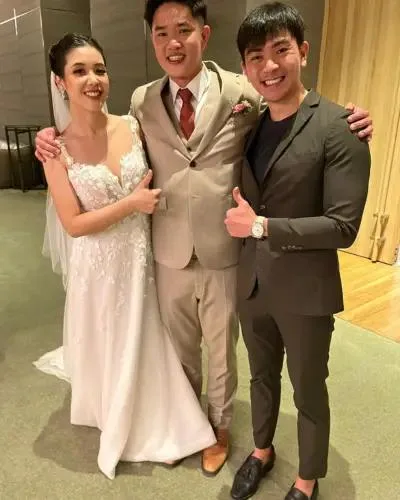 Paul & Pimpawee with Emcee Rayson at their Parkroyal Collection Pickering wedding